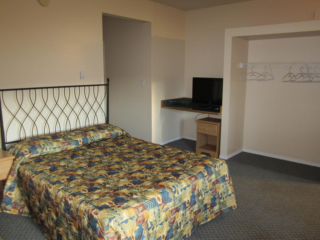 Jade Mountain Motel Chase Room photo